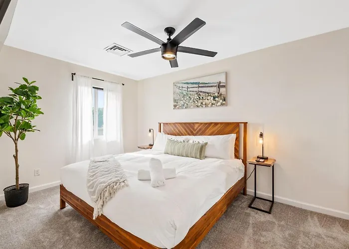 Casa vacanze Backyard Oasis: Gem Near Hiking & Golfing!